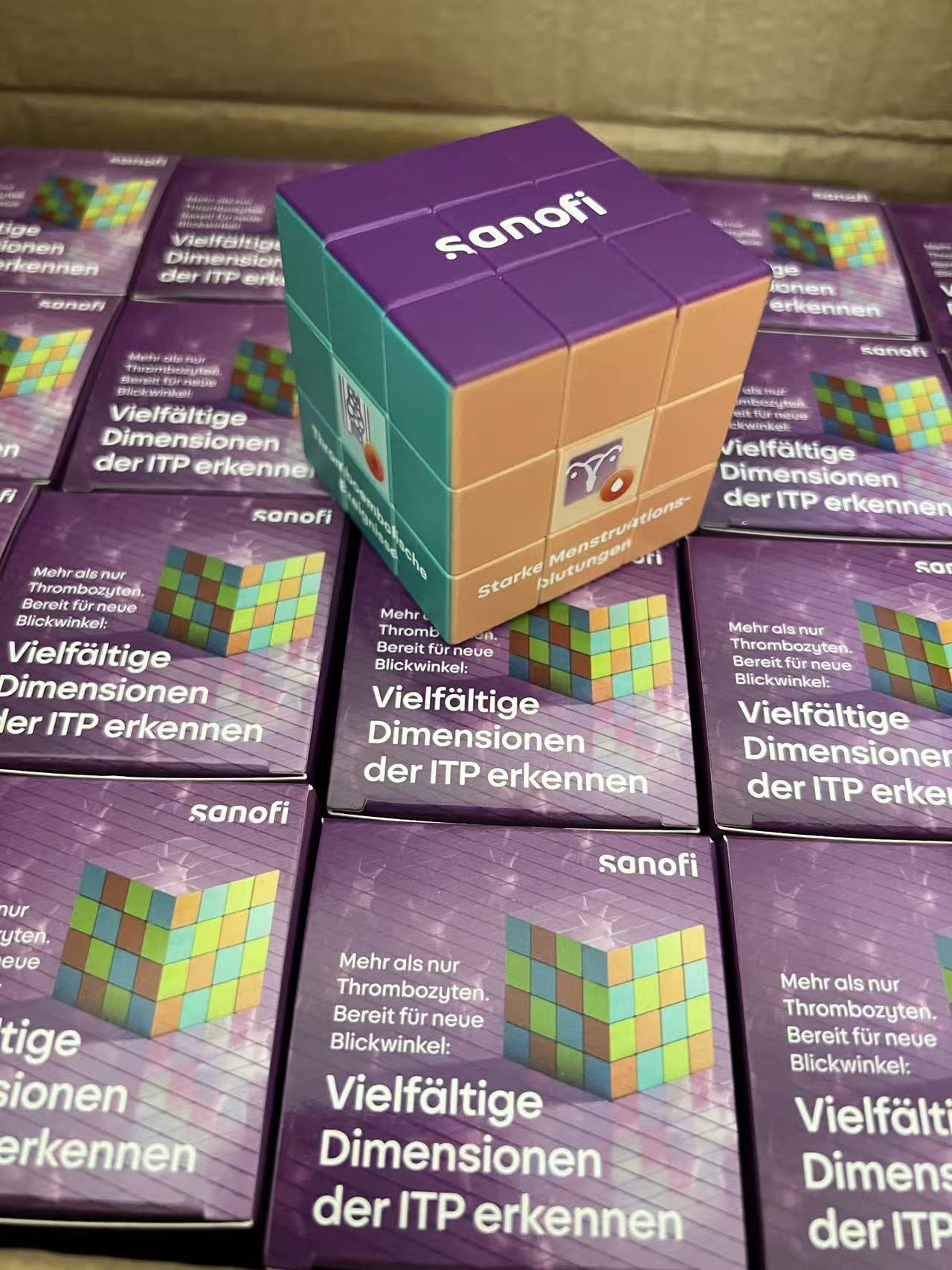 cubo Rubik promocional impreso con logo para ferias y eventos - promo-tenis.com